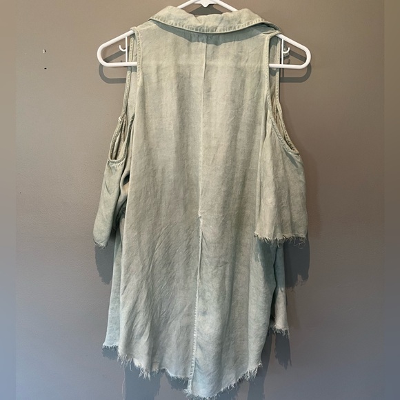 Cold shoulder distressed long button down by Umgee USA - Picture 8 of 8